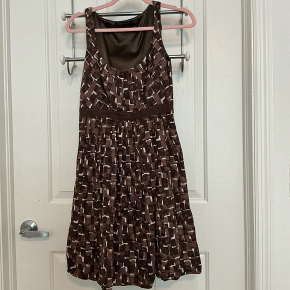 Brown Patterned Sleeveless Dress - Picture 1 of 2